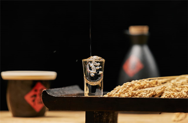 喝酱香酒的好处在哪里 喝酱香型白酒的八大好处介绍